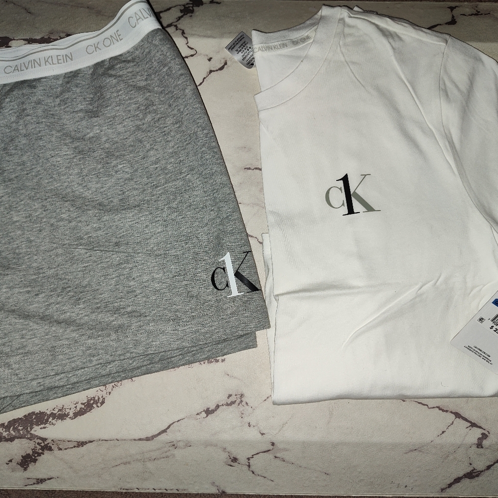 Calvin Klein Women's Gray and White Lounge Wear Set